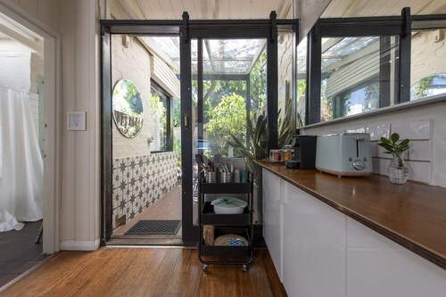 The Anchorage - 300m from South Freo Dog Beach. Pet-friendly!