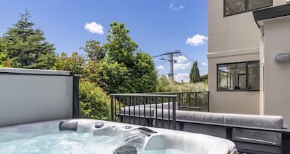 Spa, Movies, Pool table, Table tennis - Ellerslie!