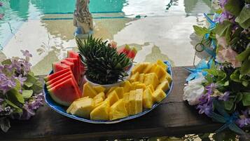 Free daily cooked-to-order breakfast