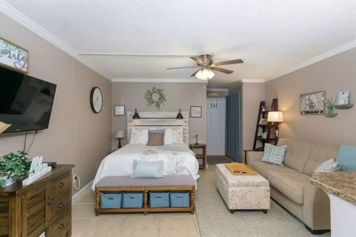 Lake Lure Studio with Rumbling Bald Resort access
