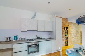 Fridge, oven, stovetop, toaster