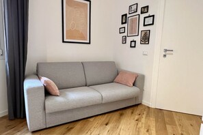 Living area - GuestHost - Roomy apartment of 50 sqm located on the ground floor (steps to access), can accommodate up to 4 people.The accommodation is located near the city center of Mantua, in just 15 minutes walk you can reach all the main attractions and the area i (Mantova)