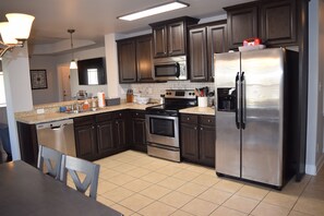 Fridge, microwave, oven, stovetop - Geographical Oddity: Close to Everything! <Convenient to Huntsville and Madison> (Huntsville)