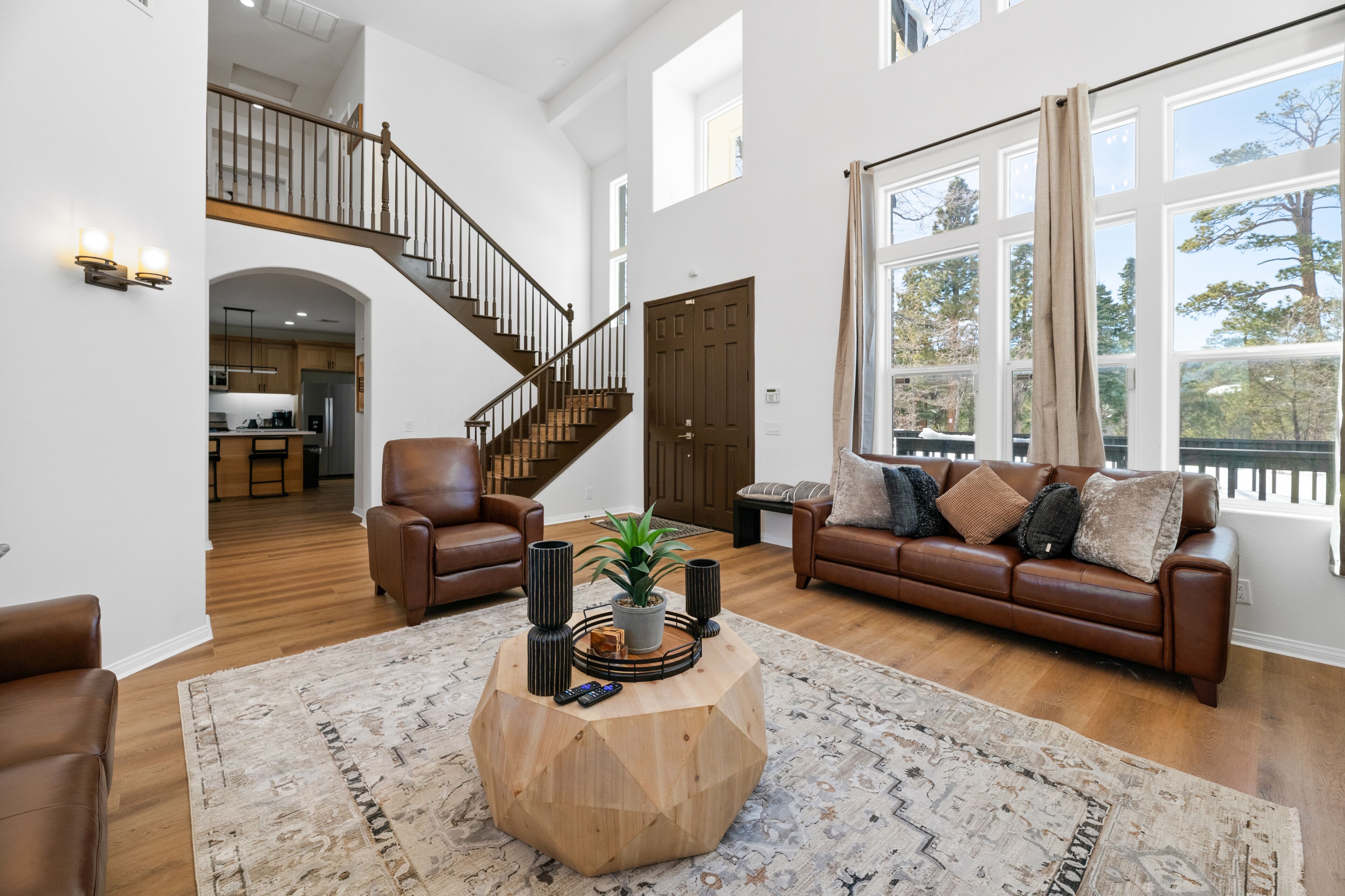 Smart TV, fireplace, ping pong