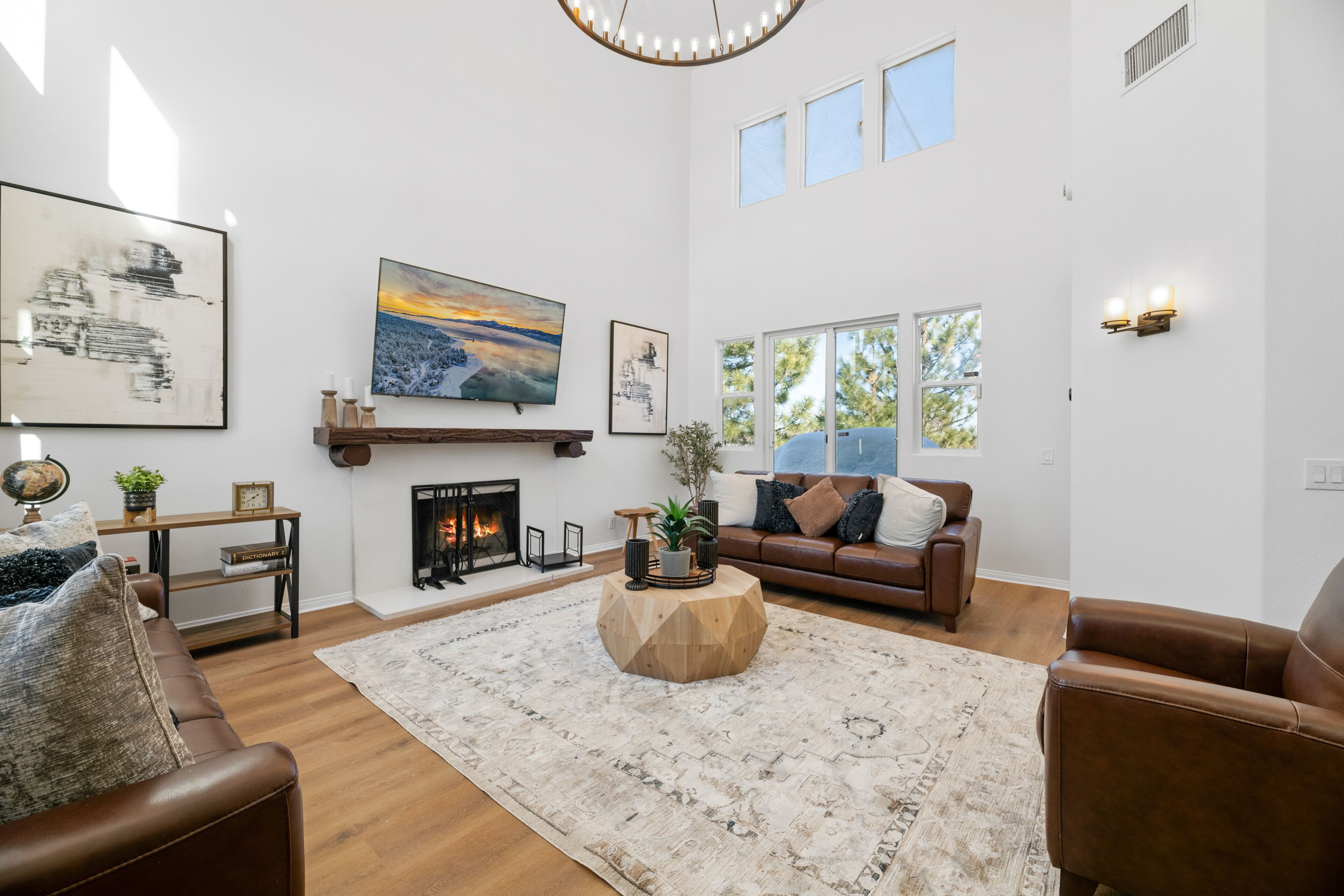 Smart TV, chimenea y tenis de mesa 
