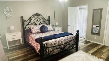 3 bedrooms, iron/ironing board, WiFi (free), bed sheets
