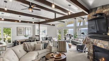 TV connectée, cheminée, baby-foot, table de tennis de table