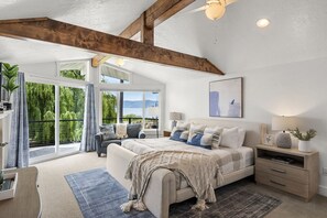 7 bedrooms, iron/ironing board, travel cot, free WiFi - Direct Beach Access! Private Hot Tub! Central Garden City! Bear Lake Views From Almost Every Room! (Garden City)