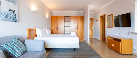 مكواة/لوح كي وواي فاي مجانًا وملاءات أسرّة