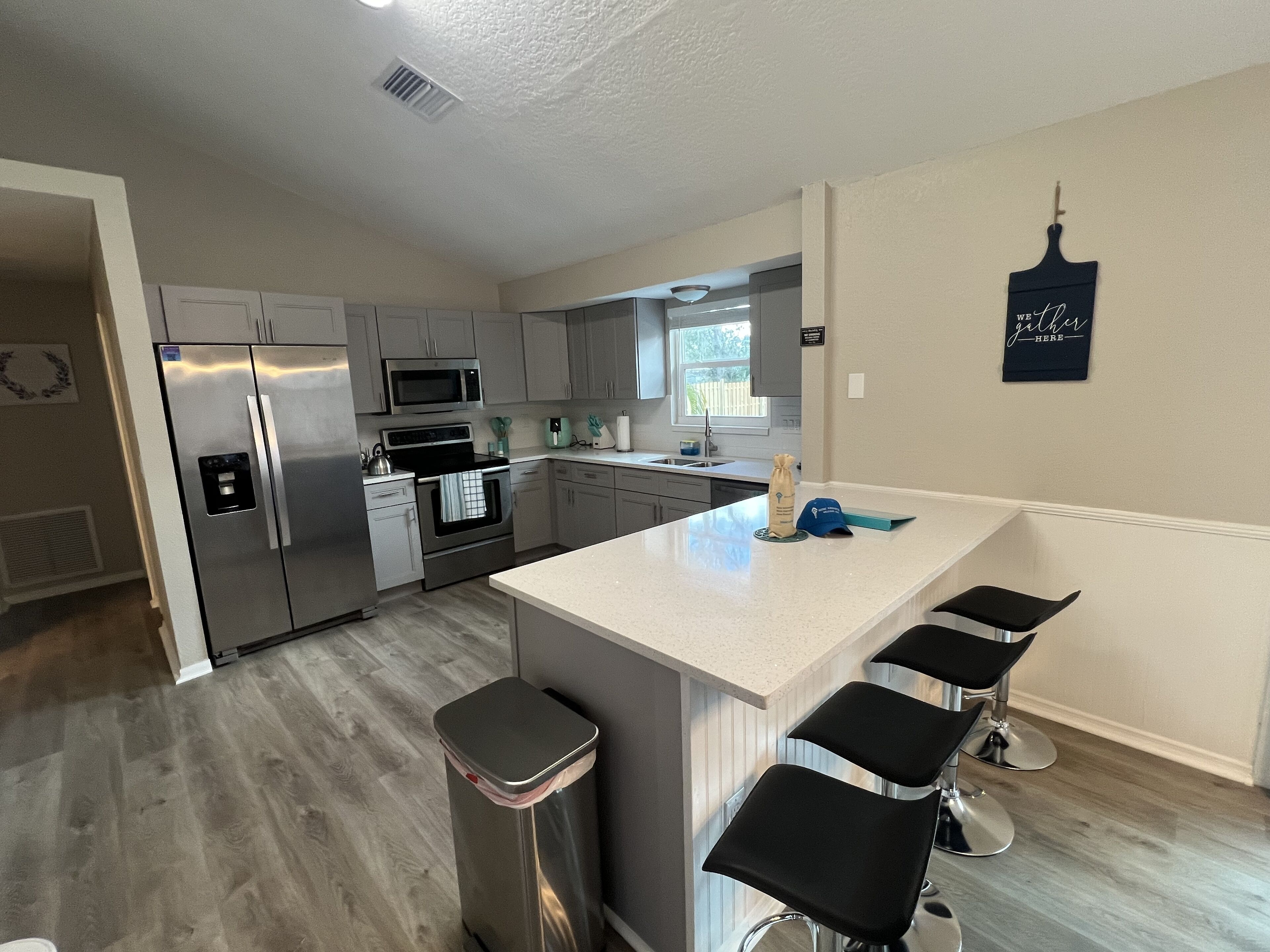 Refrigerador, microondas, horno y parrilla de estufa 