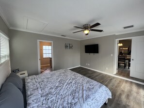 4 bedrooms, iron/ironing board, free WiFi, bed sheets