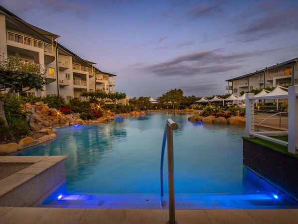 Een verwarmd zwembad