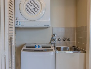 Interior - The Pool Resort Kingscliff - 2B Ocean View (2320/21) - Holiday Management Co. (Tweed)