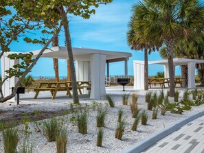 Outdoor dining - Waterfront KEY home w/ Pool, HotTub, mins to beach (Siesta Key)