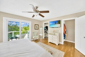 5 bedrooms, desk, iron/ironing board, travel crib