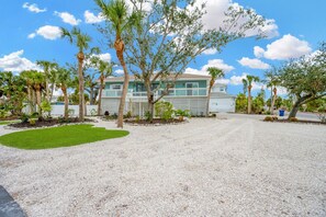 Exterior - Waterfront KEY home w/ Pool, HotTub, mins to beach (Siesta Key)