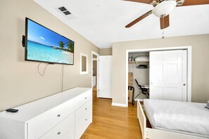 5 bedrooms, desk, iron/ironing board, travel crib