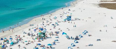 Una playa cerca