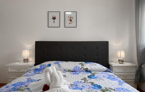 3 slaapkamers, reisbedje, gratis wifi, beddengoed