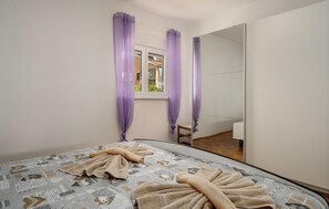 3 bedrooms, travel cot, free WiFi, bed sheets