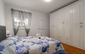 3 slaapkamers, reisbedje, gratis wifi, beddengoed