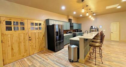 Brand New House Right on Allen St one Block from the Birdcage