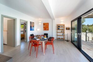 Dining - Tranquil retreat: Villa Gionis near Loggos, Paxos. (Loggos)
