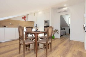 Dining - Casas da Couraça - Pessoa (Coimbra)