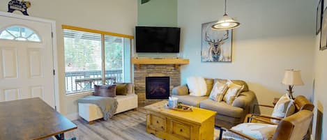 Télévision, cheminée