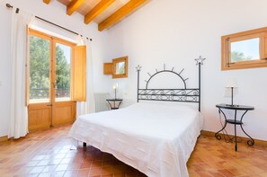 3 室のベッドルーム、アイロン / アイロン台、旅行用ベビーベッド、WiFi (無料)