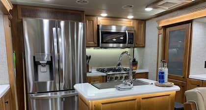 Enjoy this beautiful RV for a pleasurable stay in Coalinga.