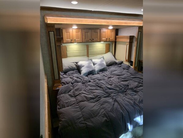 1 bedroom, bed sheets