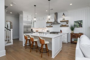 Interior - Stylish Townhome w/ Wraparound Porch & Game Room (Bluffton)