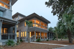 Exterior - Stylish Townhome w/ Wraparound Porch & Game Room (Bluffton)