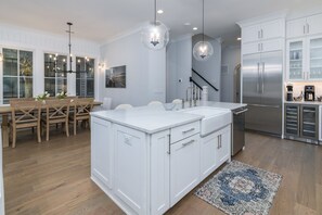 Interior - Stylish Townhome w/ Wraparound Porch & Game Room (Bluffton)