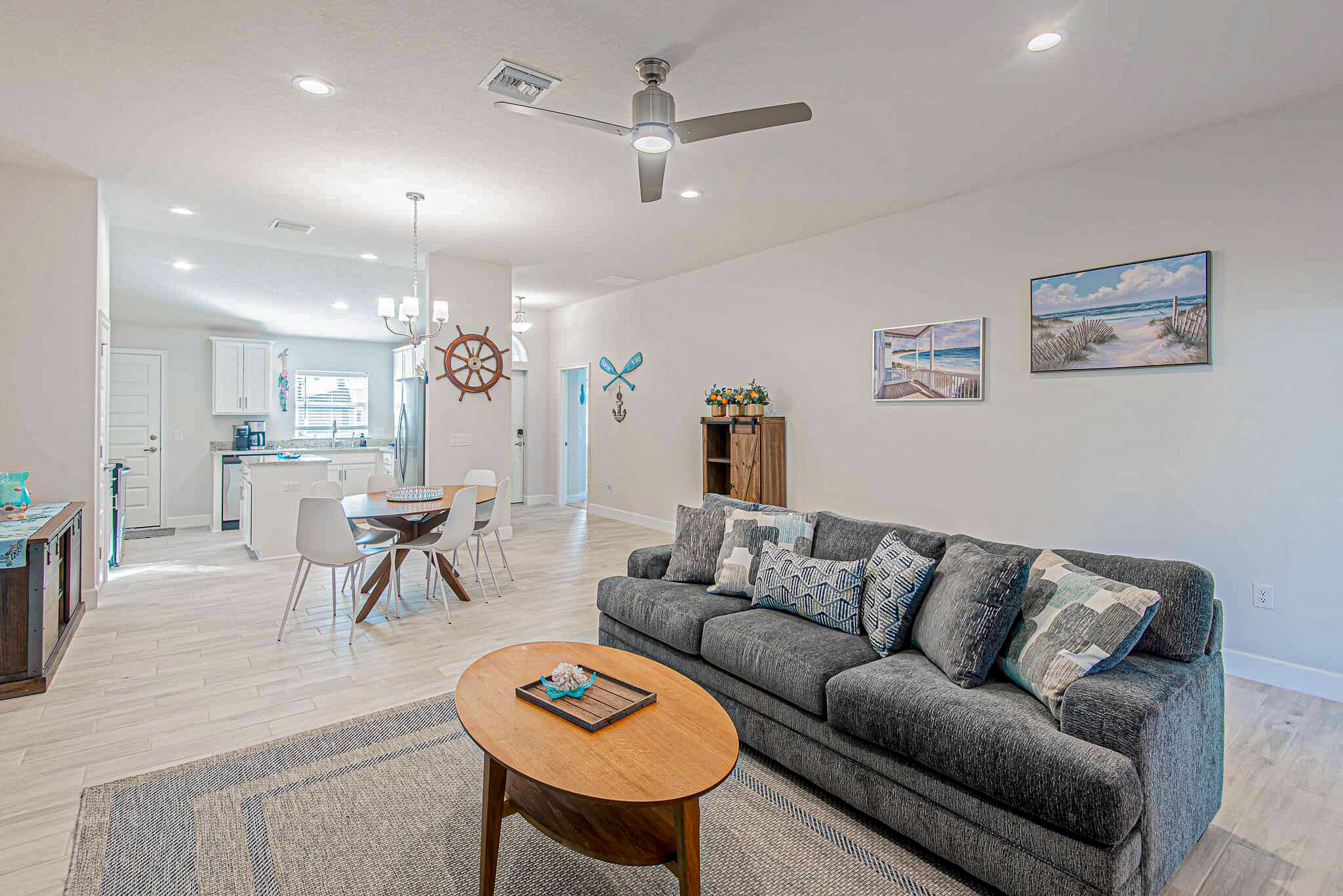 South Venice Charming Home, 2.3 miles to Manasota Beach.