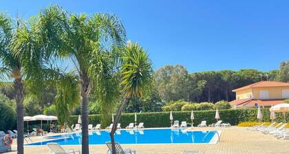 Wunderbares Ferienhaus mit W-LAN, Pool, Klimaanlage, Veranda, Haustiere erlaubt und Parkplatz