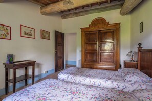 4 bedrooms, travel crib, free WiFi - Beautiful private villa with WIFI, TV, patio, pets allowed and panoramic view, close to Viareggio (Camaiore)