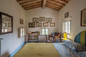 4 bedrooms, travel cot, free WiFi