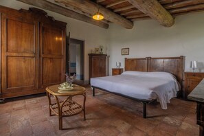 4 bedrooms, travel crib, free WiFi - Beautiful private villa with WIFI, TV, patio, pets allowed and panoramic view, close to Viareggio (Camaiore)