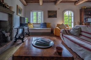 TV, fireplace - Beautiful private villa with WIFI, TV, patio, pets allowed and panoramic view, close to Viareggio (Camaiore)