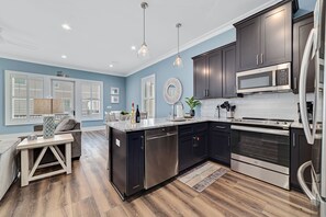 Geladeira, micro-ondas, fogão, cooktop