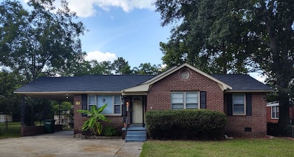 Quaint 3 Bdrm home w/in minutes of USC, Downtown Columbia, Ft Jackson and more