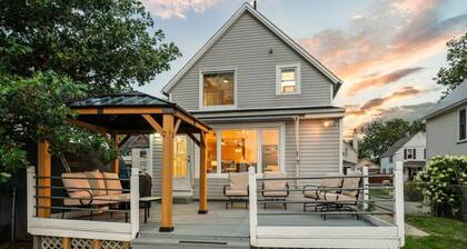 Lakefront Retreat - Serene escape on Lake Erie! Amazing Views! Lorain OH