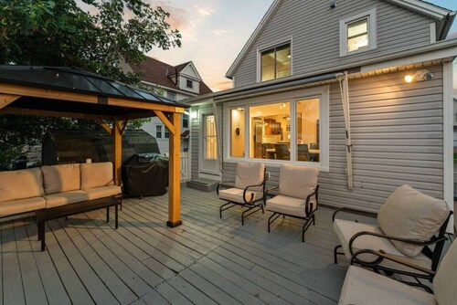 Lakefront Retreat - Serene escape on Lake Erie! Amazing Views! Lorain OH