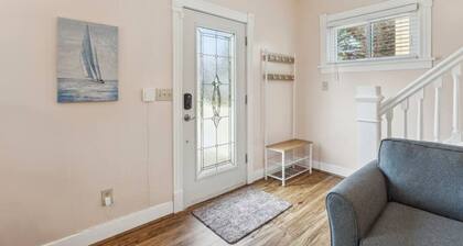 Lakefront Retreat - Serene escape on Lake Erie! Amazing Views! Lorain OH