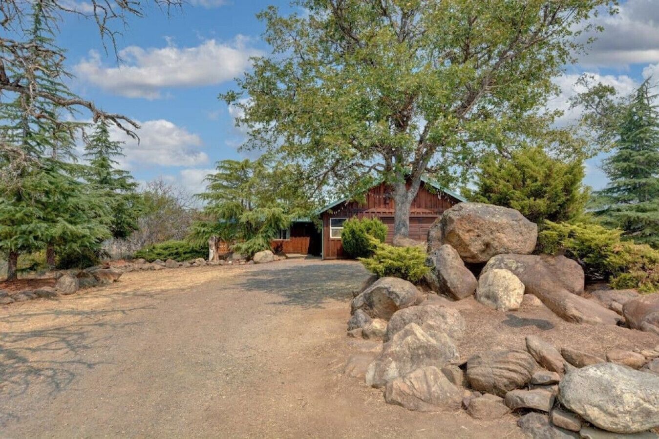 Salt Creek Cabin: A Ranch-style cabin in Eagle Point, OR