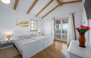 3 soverom, strykejern/-brett, reiseseng for barn og wi-fi (inkludert)