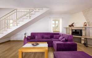 Fernseher, Kamin, Tischfußball