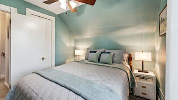 3 bedrooms, desk, iron/ironing board, free WiFi